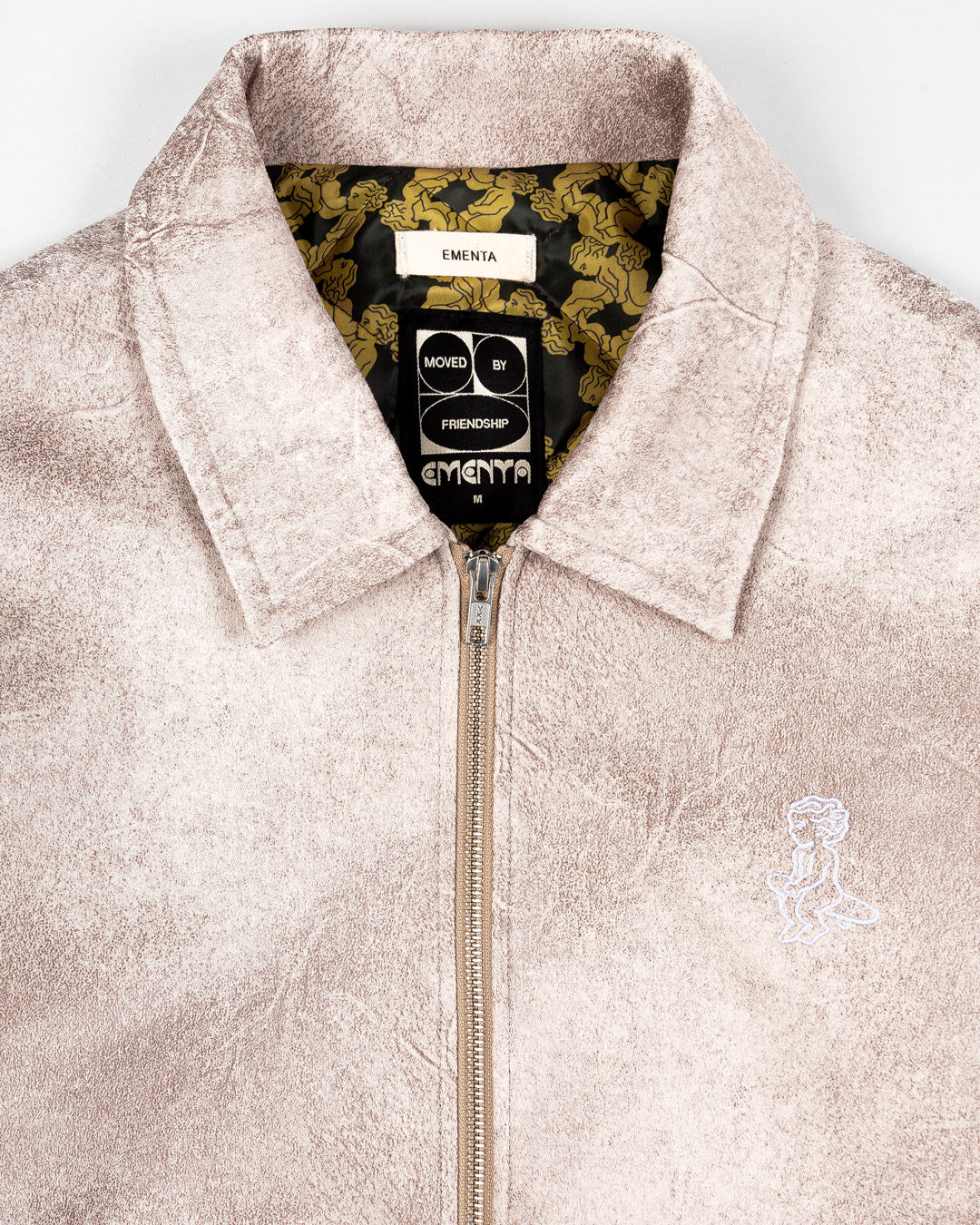 Suede taupe puffed jacket with a soft feel, designed with diamond stitching on the inside for added comfort and structure. This jacket offers practical features such as two front pockets, one interior pocket, and is made with a blend of materials for warmth.