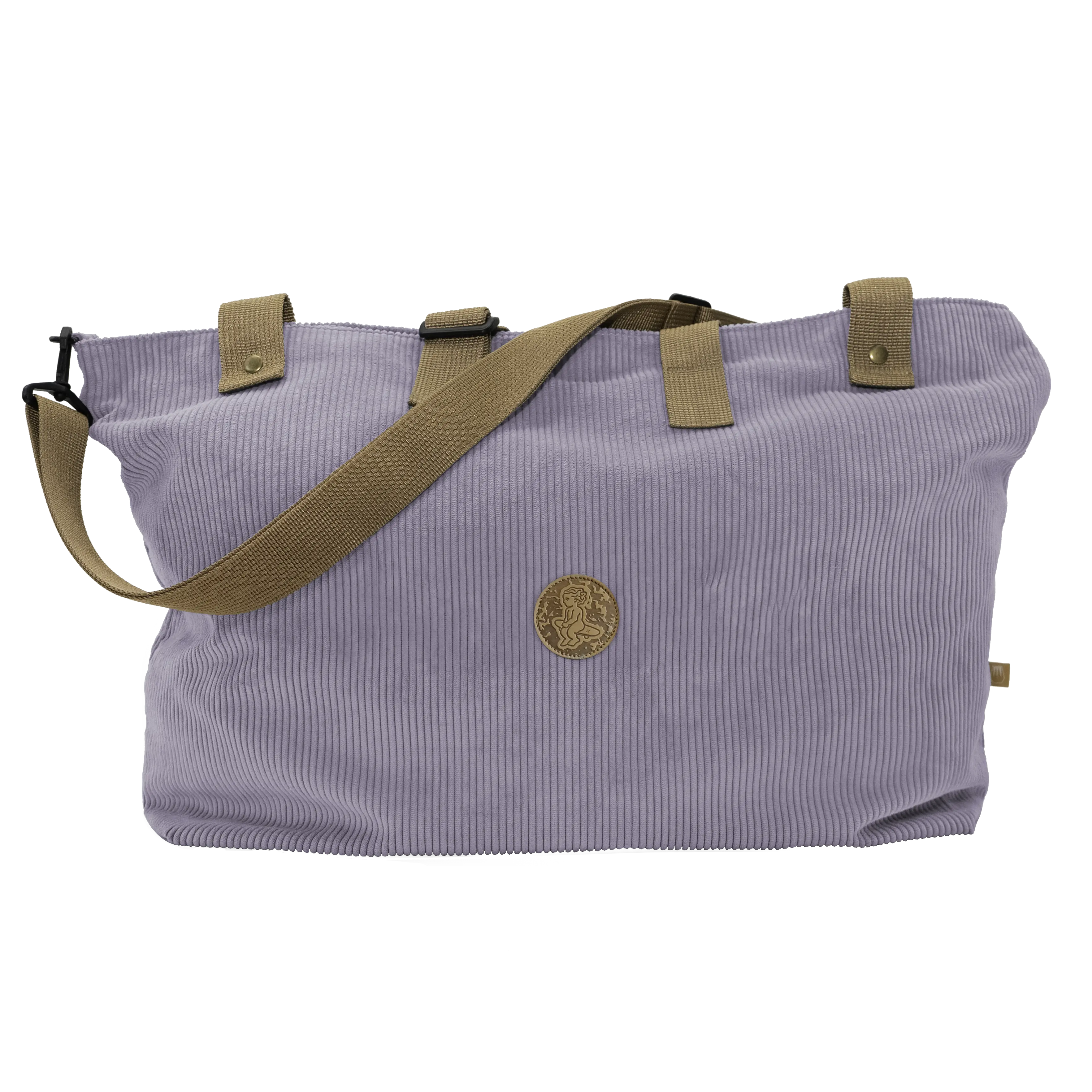 Built for both short trips and daily use, this 40L bag is crafted from durable, water-repellent corduroy to handle whatever the day brings. Measuring 62 x 40 cm, it offers plenty of space while staying within airline cabin limits, making it the perfect carry-on. Adjustable straps ensure a comfortable fit, and a small inner pocket keeps essentials within reach. Handmade in Portugal.