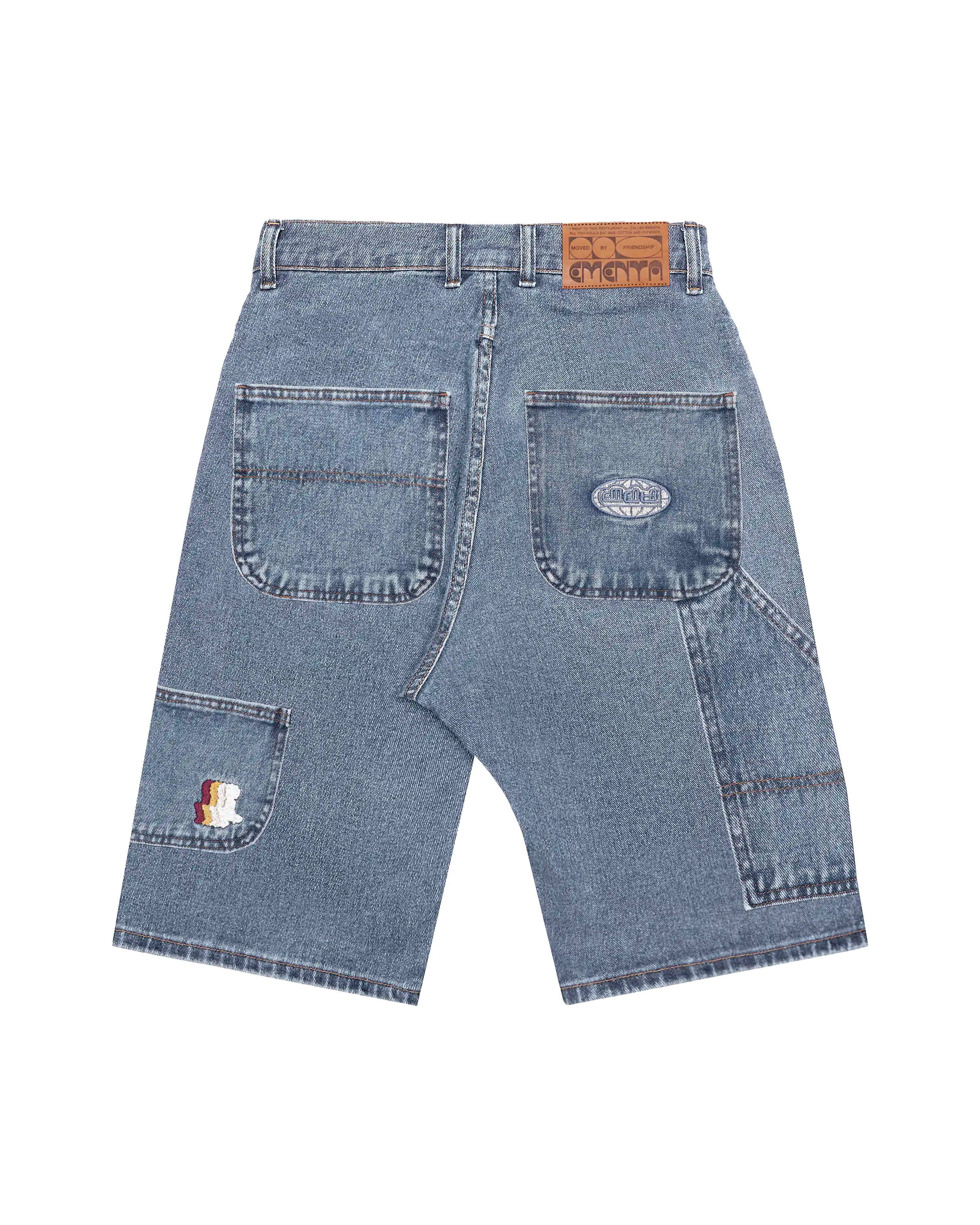 100% Cotton denim
Blue fade-out wash&nbsp;
Embroidered designs on back and side pockets
2 front pockets with classic coin pocket
2 back patch pockets for functional storage
2 side utility pockets with reinforced stitching
Relaxed, knee-length fit with wide leg opening
Branded leather patch on waistband
Made in Portugal